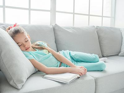 Zdrowy sen dziecka – jak zadbać o wieczorną rutynę i spokojną noc?